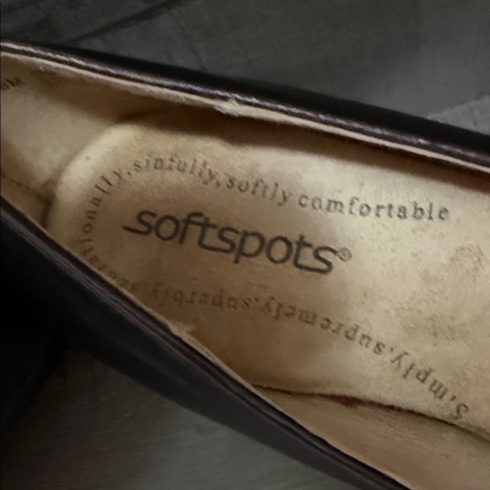 Softspots Black Leather with Floral Accent - Picture 2 of 5